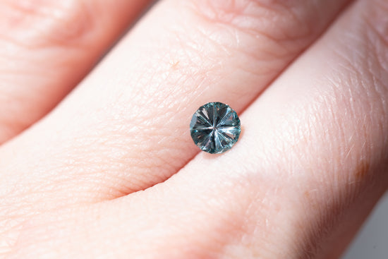 Load image into Gallery viewer, .88ct round Starbrite cut teal blue sapphire
