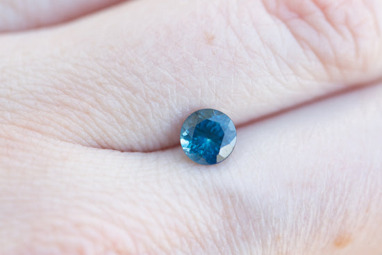 Load image into Gallery viewer, 1.14ct round slightly opaque blue teal sapphire
