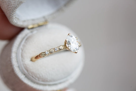 Custom listing- Elvina with oval 8x6mm moissanite