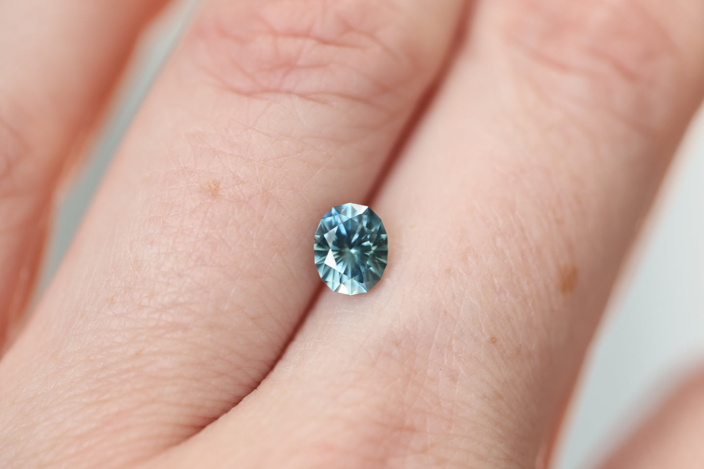 Load image into Gallery viewer, 1.05ct oval teal blue sapphire -From Earths Treasury

