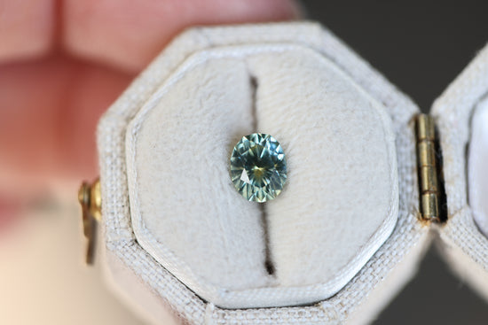 Load image into Gallery viewer, .98ct oval parti teal yellow sapphire
