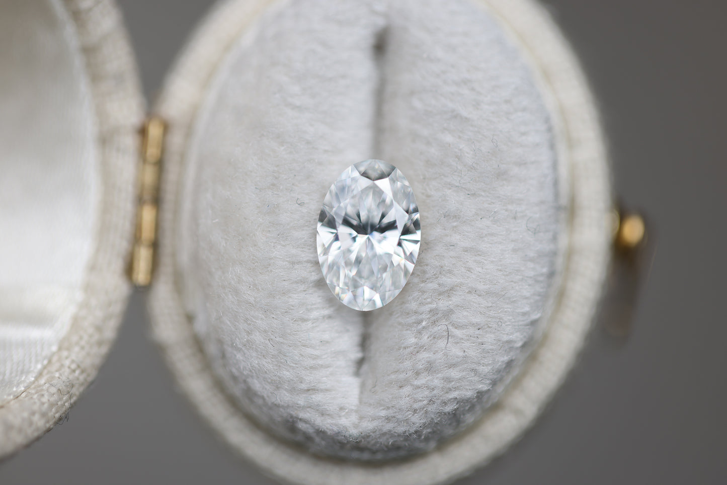 1.28ct oval lab diamond, F/VVS2