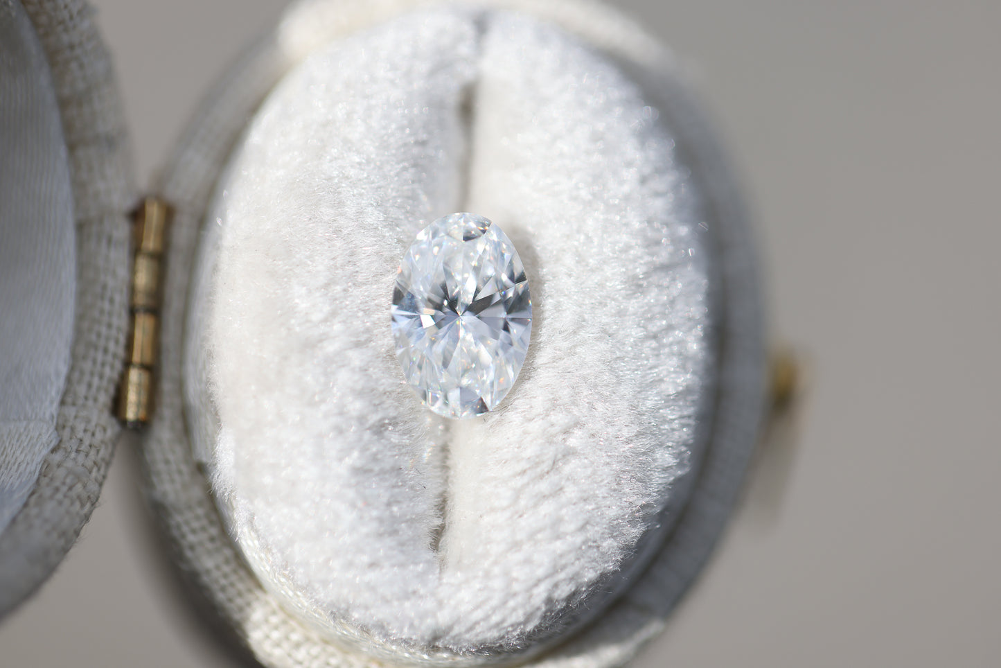 1.28ct oval lab diamond, F/VVS2