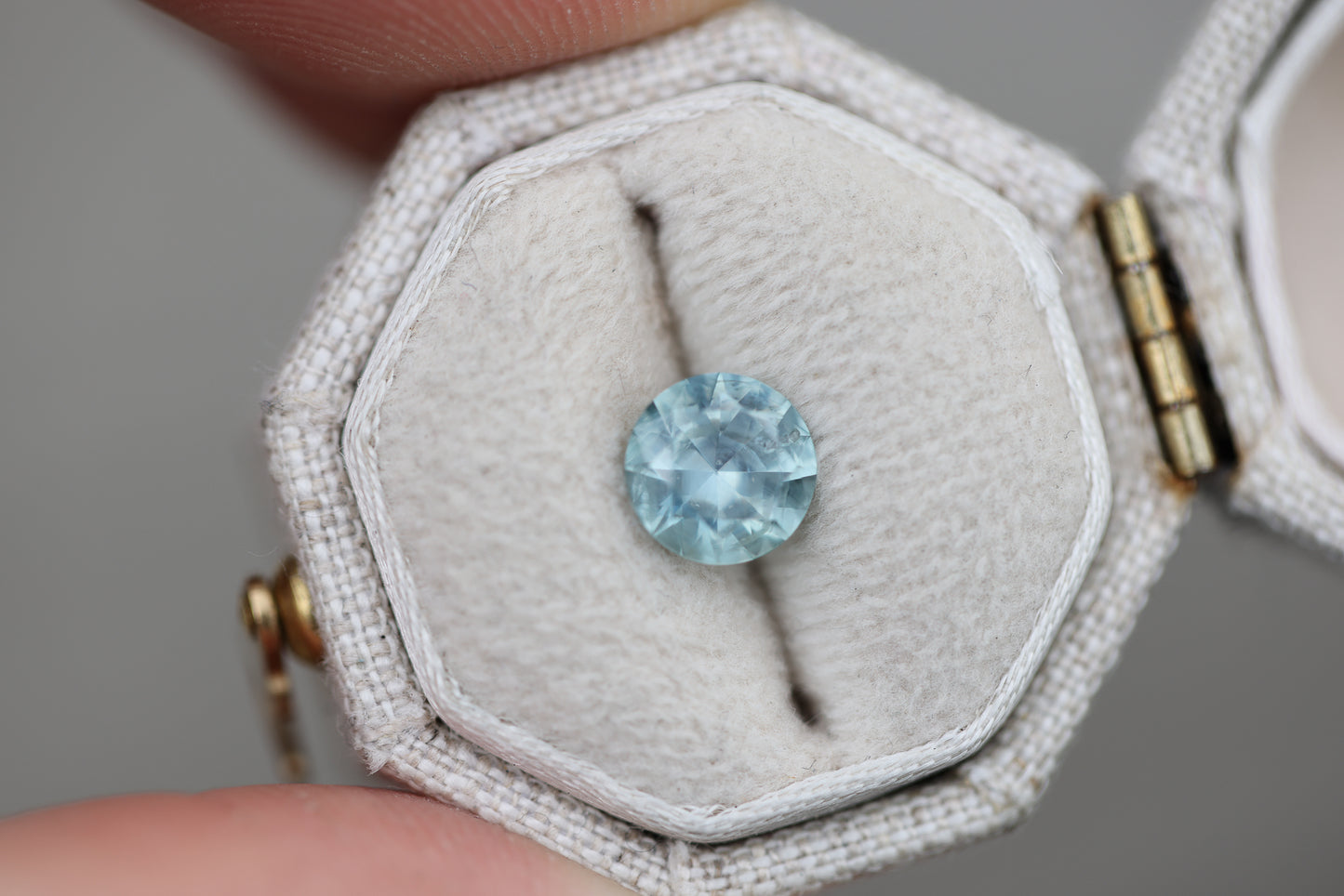 Load image into Gallery viewer, 1.26ct round opaque teal blue sapphire
