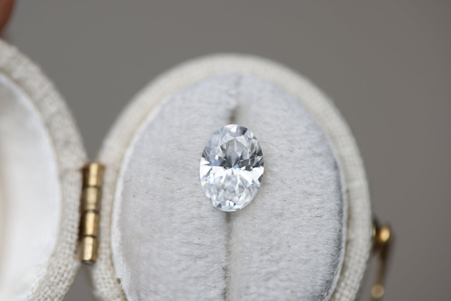 1.3ct oval lab diamond, E/VVS1