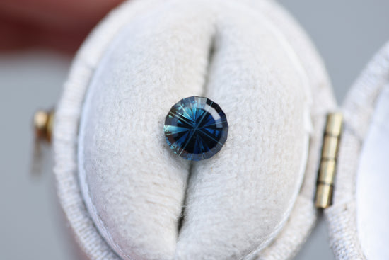 Load image into Gallery viewer, .98ct round blue sapphire- Starbrite cut by John Dyer
