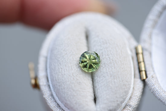 Load image into Gallery viewer, .73ct round yellow green sapphire- Starbrite cut by John Dyer
