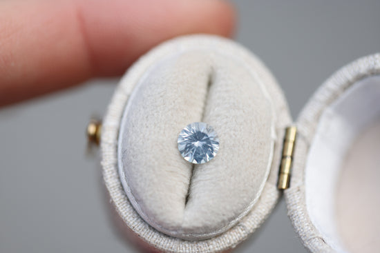 Load image into Gallery viewer, 1ct round silver light blue sapphire
