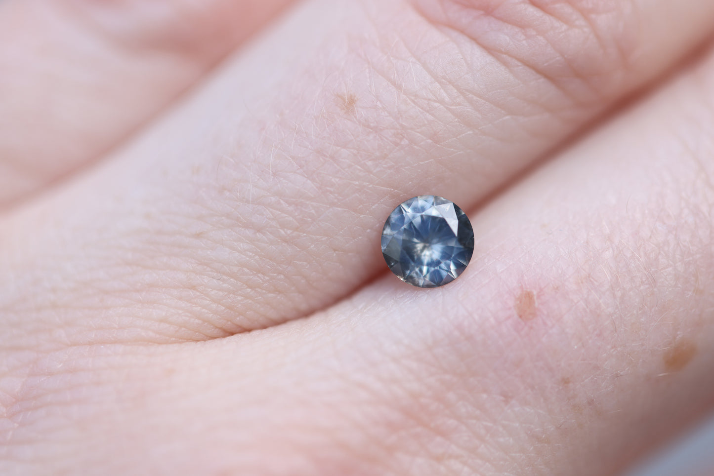 Load image into Gallery viewer, .82ct round navy sapphire

