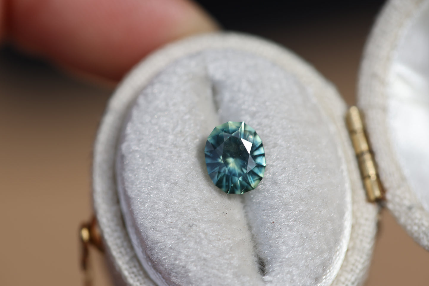 1.33ct oval blue teal sapphire - Earth's Treasury