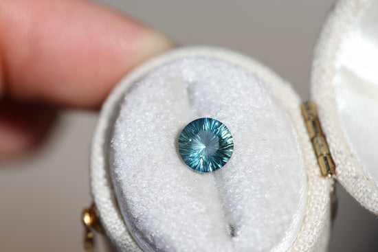 1.37ct round blue teal sapphire - Earth's Treasury