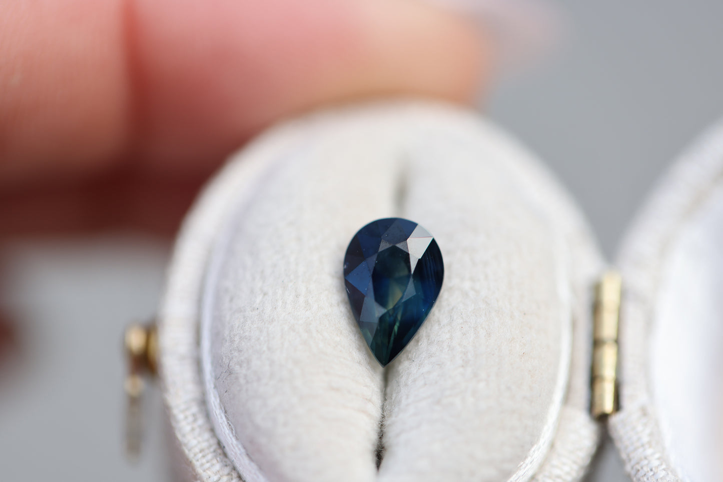 Load image into Gallery viewer, 1.81ct pear dark blue sapphire

