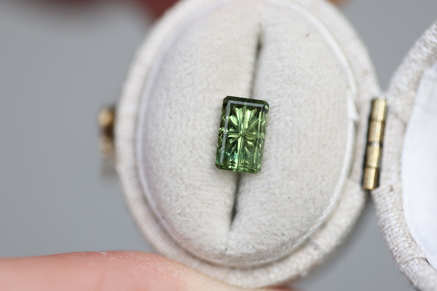 Load image into Gallery viewer, 1.28ct rectangle green sapphire - Starbrite cut by John Dyer
