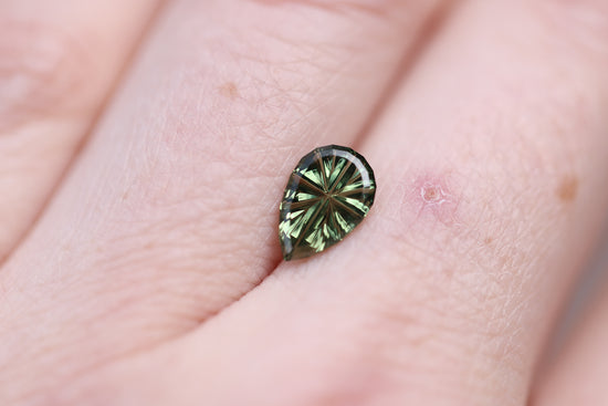 Load image into Gallery viewer, ON HOLD 1.24ct pear green sapphire - Starbrite cut by John Dyer

