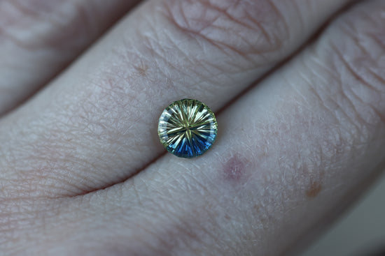 Load image into Gallery viewer, .97ct round parti yellow blue sapphire - Starbrite cut by John Dyer
