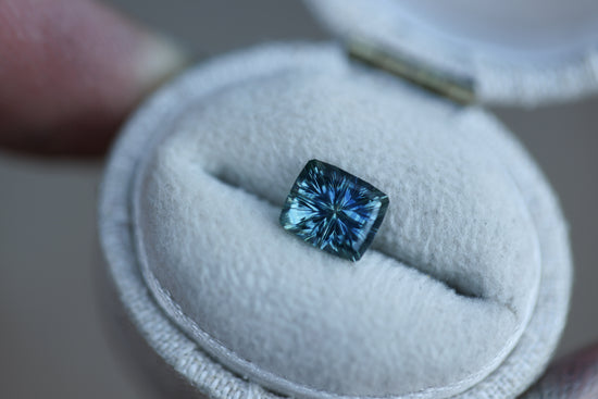 Load image into Gallery viewer, 1.09ct rectangle blue green sapphire - Starbrite cut by John Dyer
