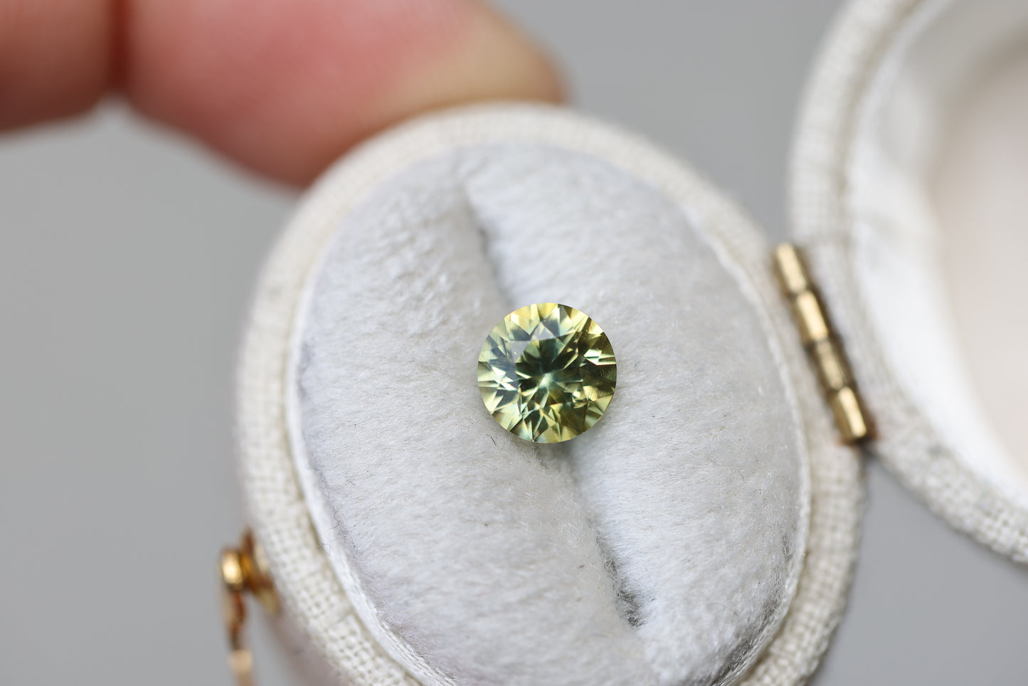 1.55ct round yellow green sapphire