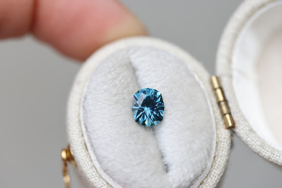 1.2ct oval blue teal sapphire - Earth's Treasury