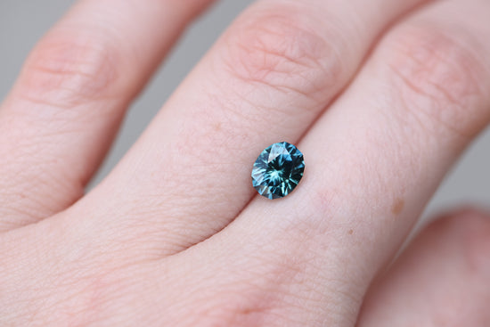 1.73ct oval blue green sapphire - Earth's Treasury