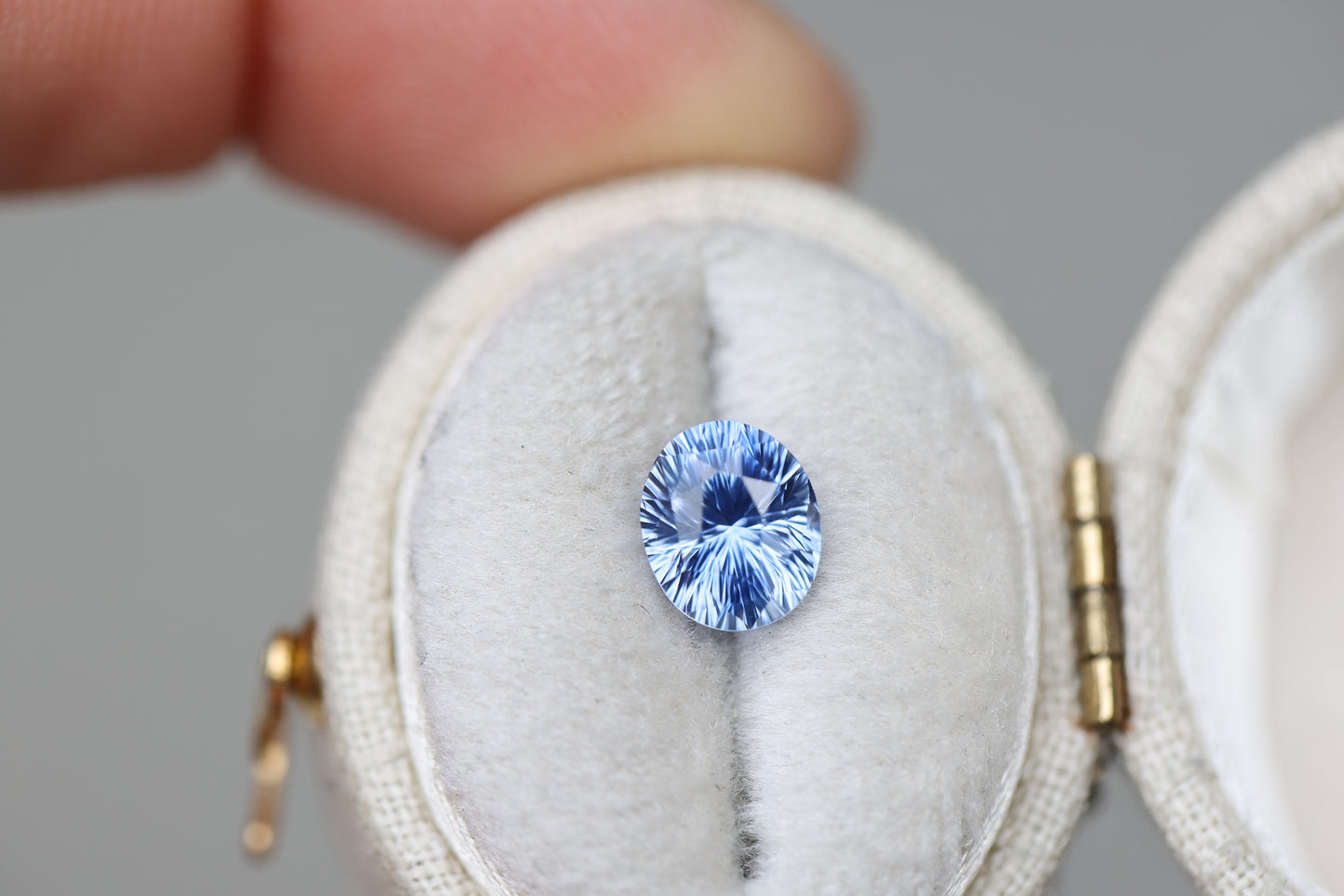 1.68ct oval blue sapphire - Earth's Treasury