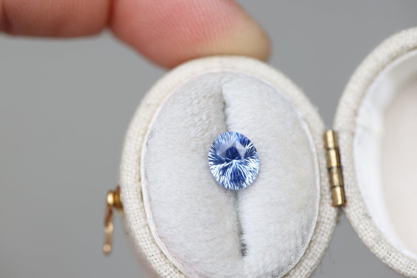 1.68ct oval blue sapphire - Earth's Treasury