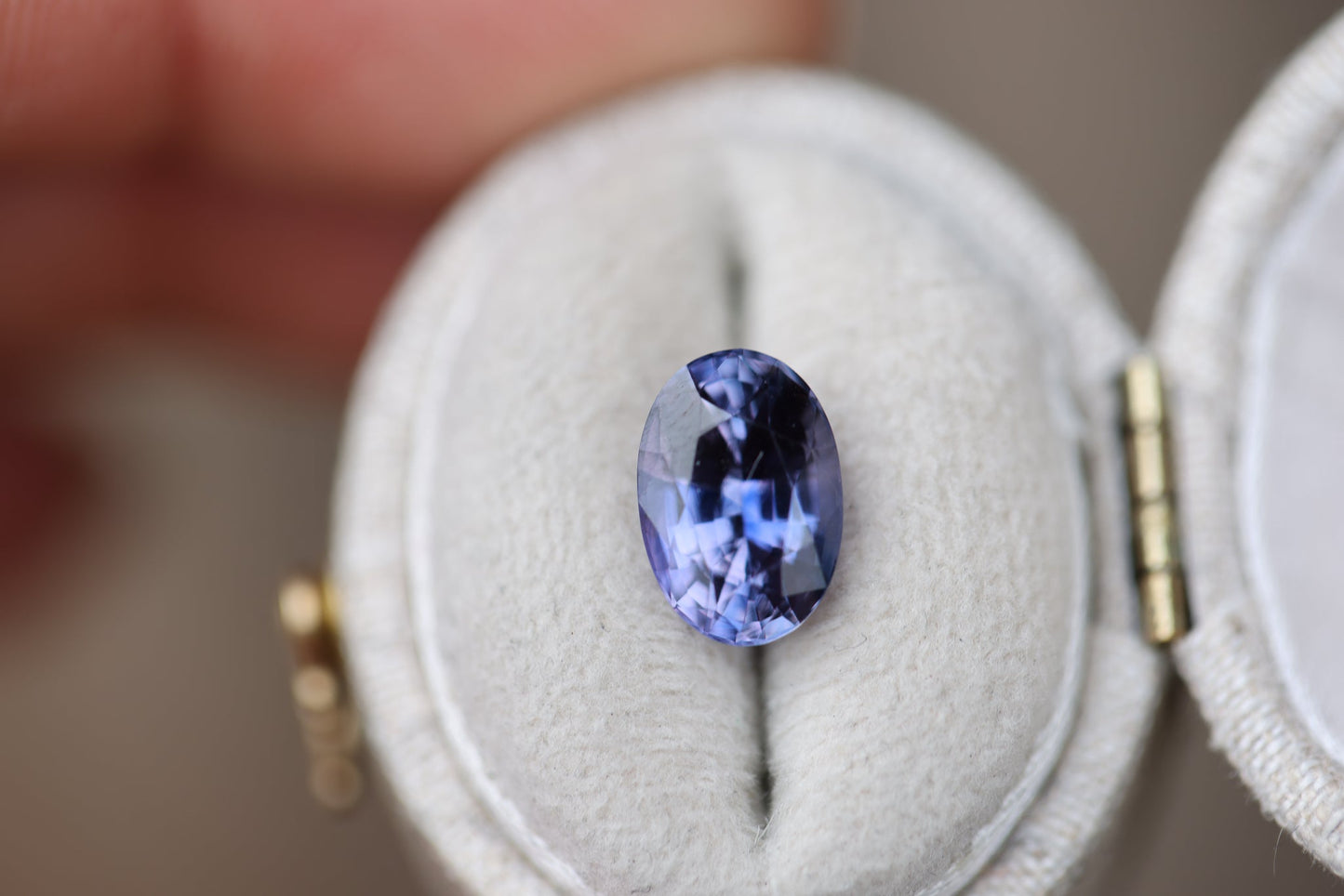 3.04ct oval violet purple/blue sapphire