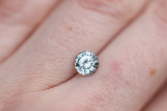 Load image into Gallery viewer, 1.6ct round mint green sapphire
