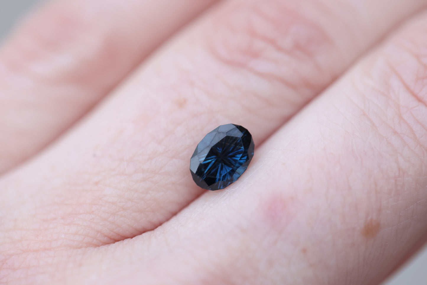 Load image into Gallery viewer, 1.69ct oval deep blue sapphire - Starbrite cut by John Dyer
