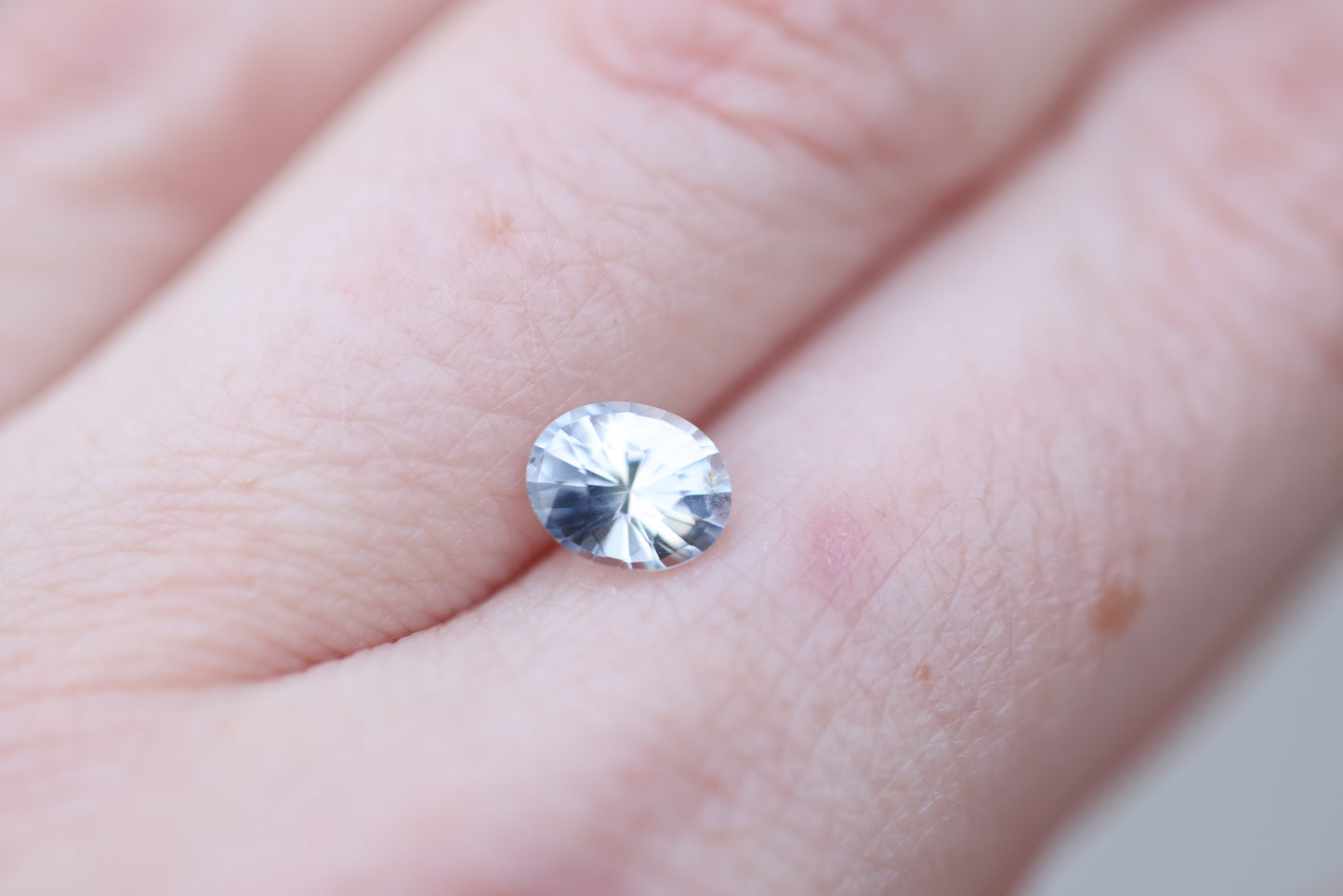 Load image into Gallery viewer, 1.17ct oval silver white sapphire
