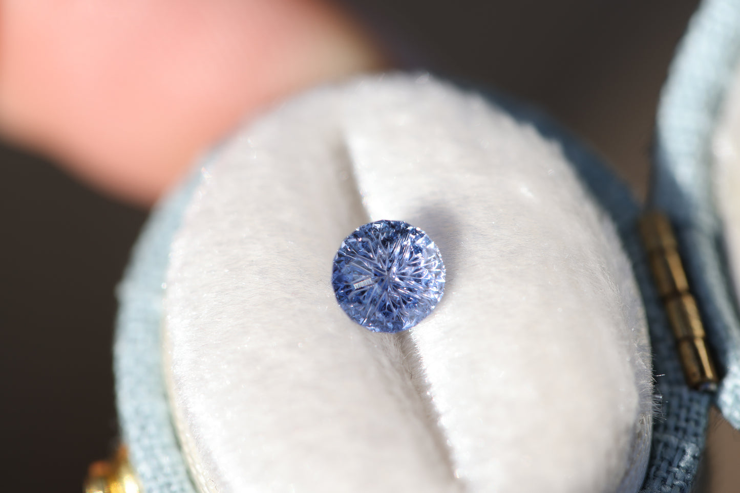Load image into Gallery viewer, .98ct purple blue sapphire- Starbrite cut by John Dyer
