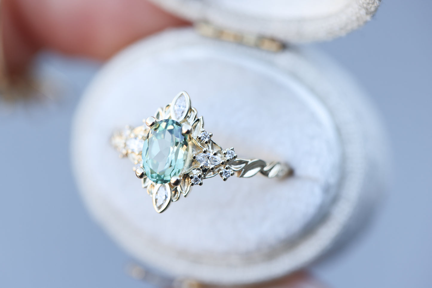 Load image into Gallery viewer, Galadriel setting with oval 7x5mm lab green sapphire
