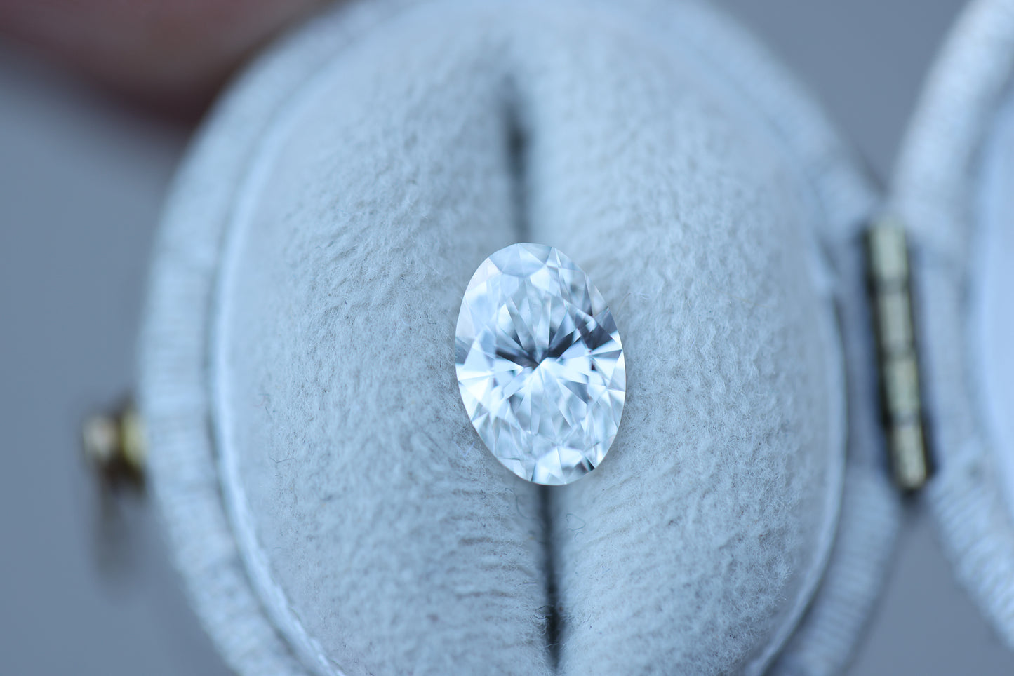 1.27ct oval lab diamond, E/VVS2