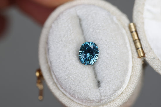 1.09ct oval blue teal sapphire, Earth's Treasury