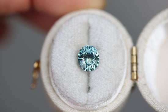 1.72ct oval teal sapphire - Earth's Treasury