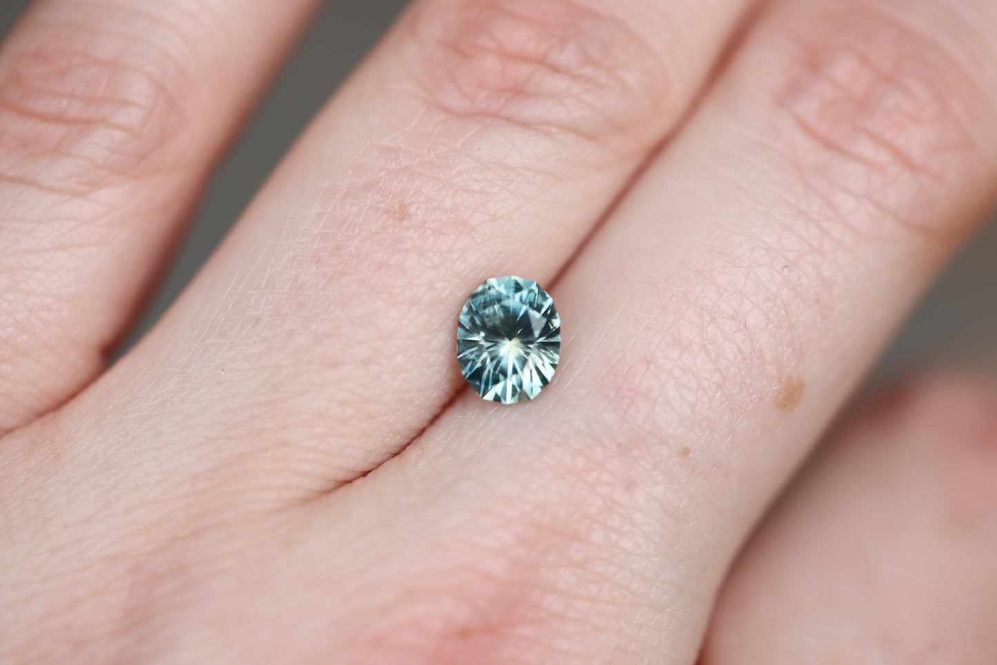 1.72ct oval teal sapphire - Earth's Treasury