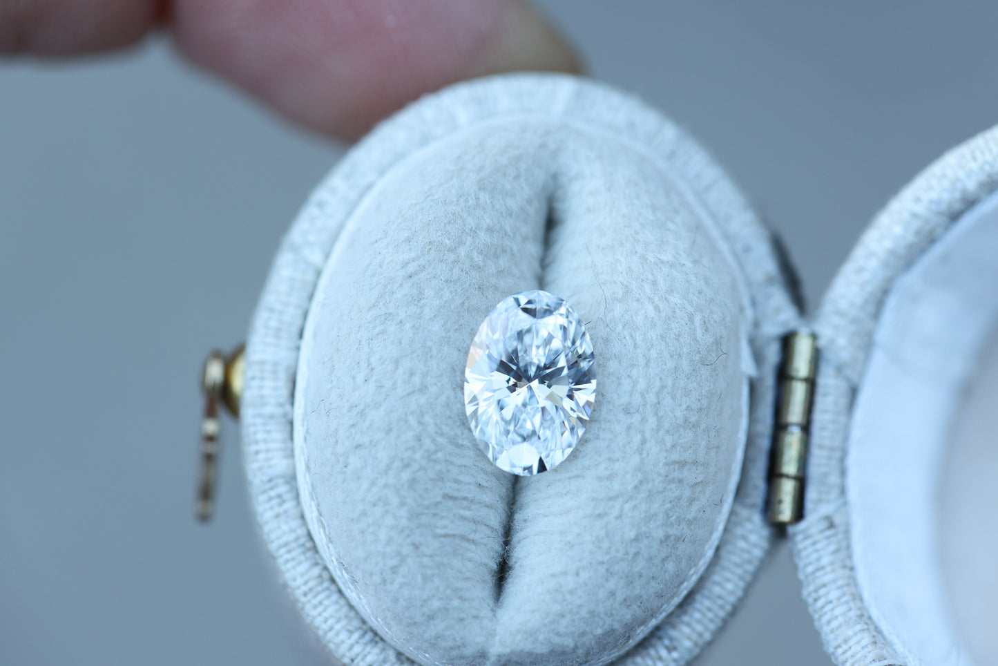 1.57ct oval lab diamond, E/VVS1