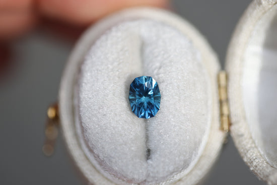 1.29ct oval blue sapphire - Earth's Treasury