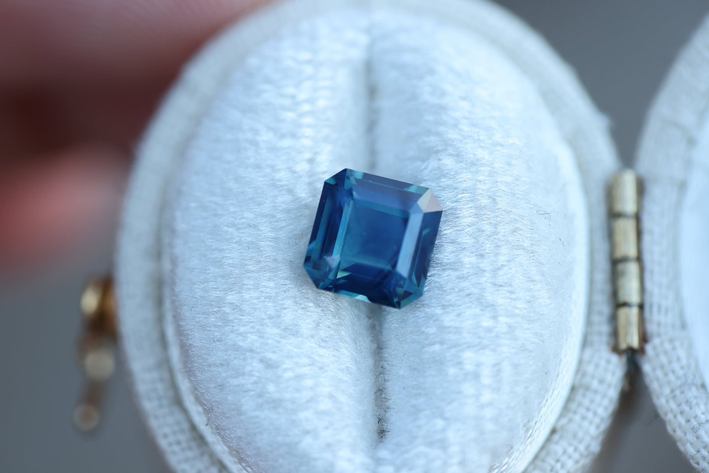 1.79ct opalescent blue teal sapphire