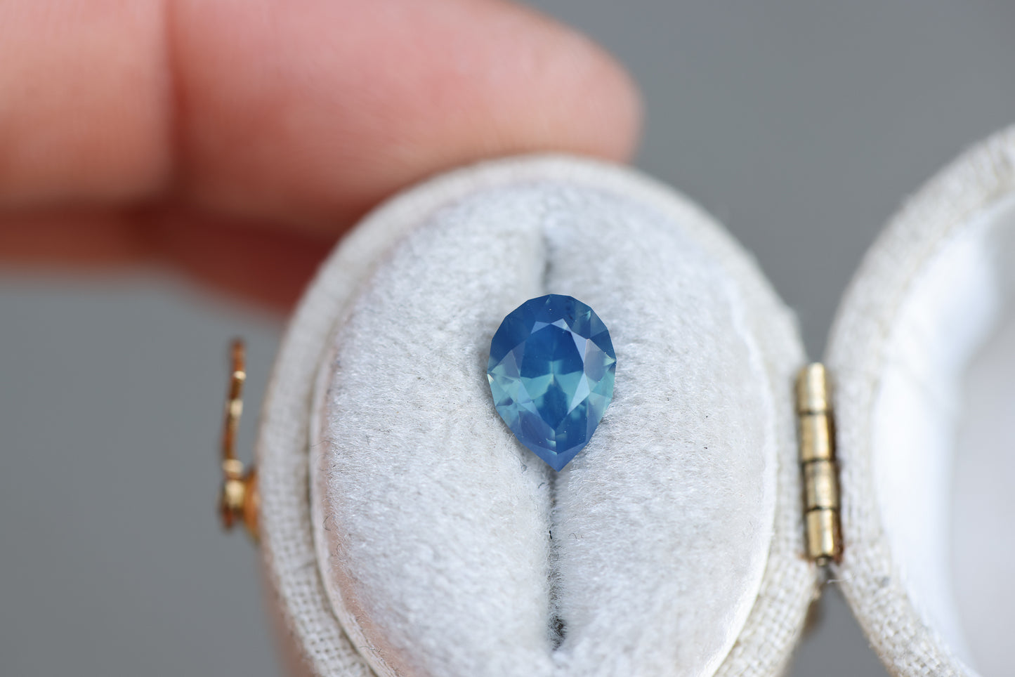 1.64ct Oval Opalescent Blue Sapphire