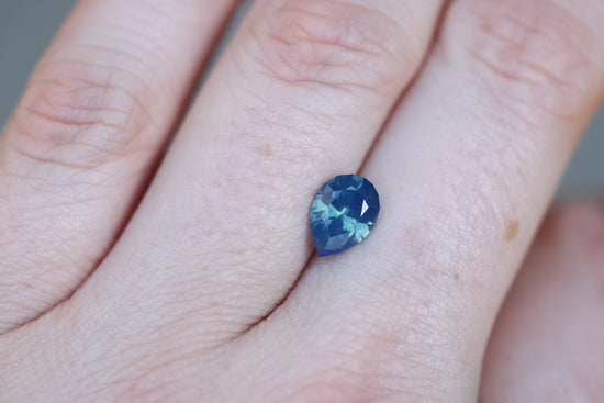 1.64ct Oval Opalescent Blue Sapphire