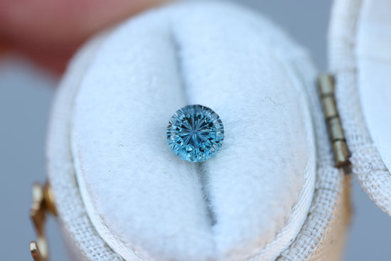 Load image into Gallery viewer, 1.08ct round blue teal sapphire - Starbrite cut by John Dyer
