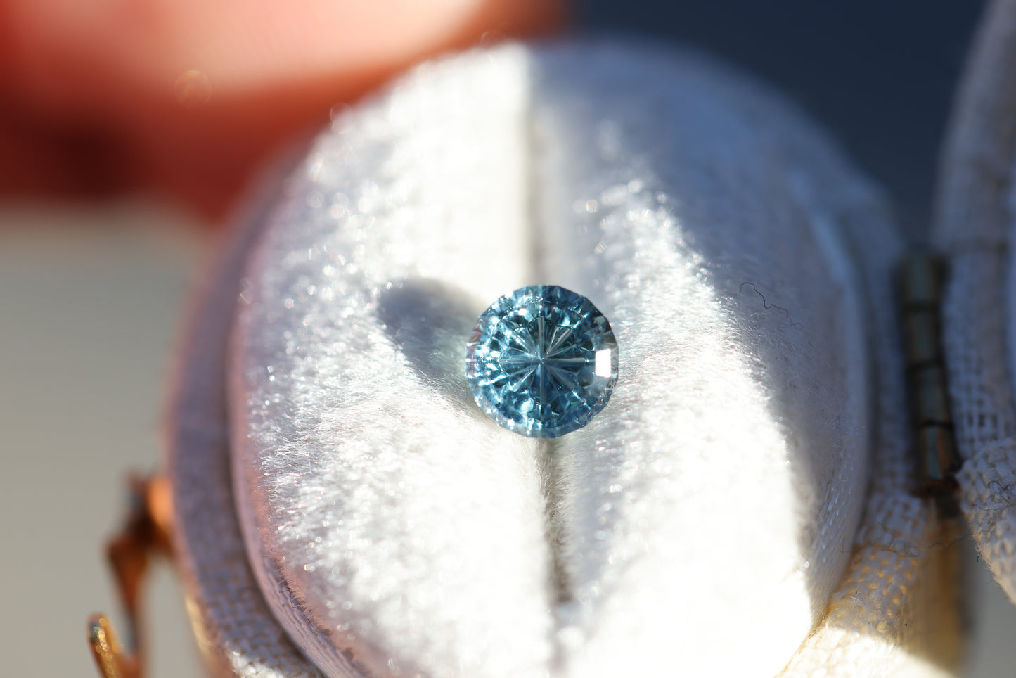 Load image into Gallery viewer, 1.08ct round blue teal sapphire - Starbrite cut by John Dyer
