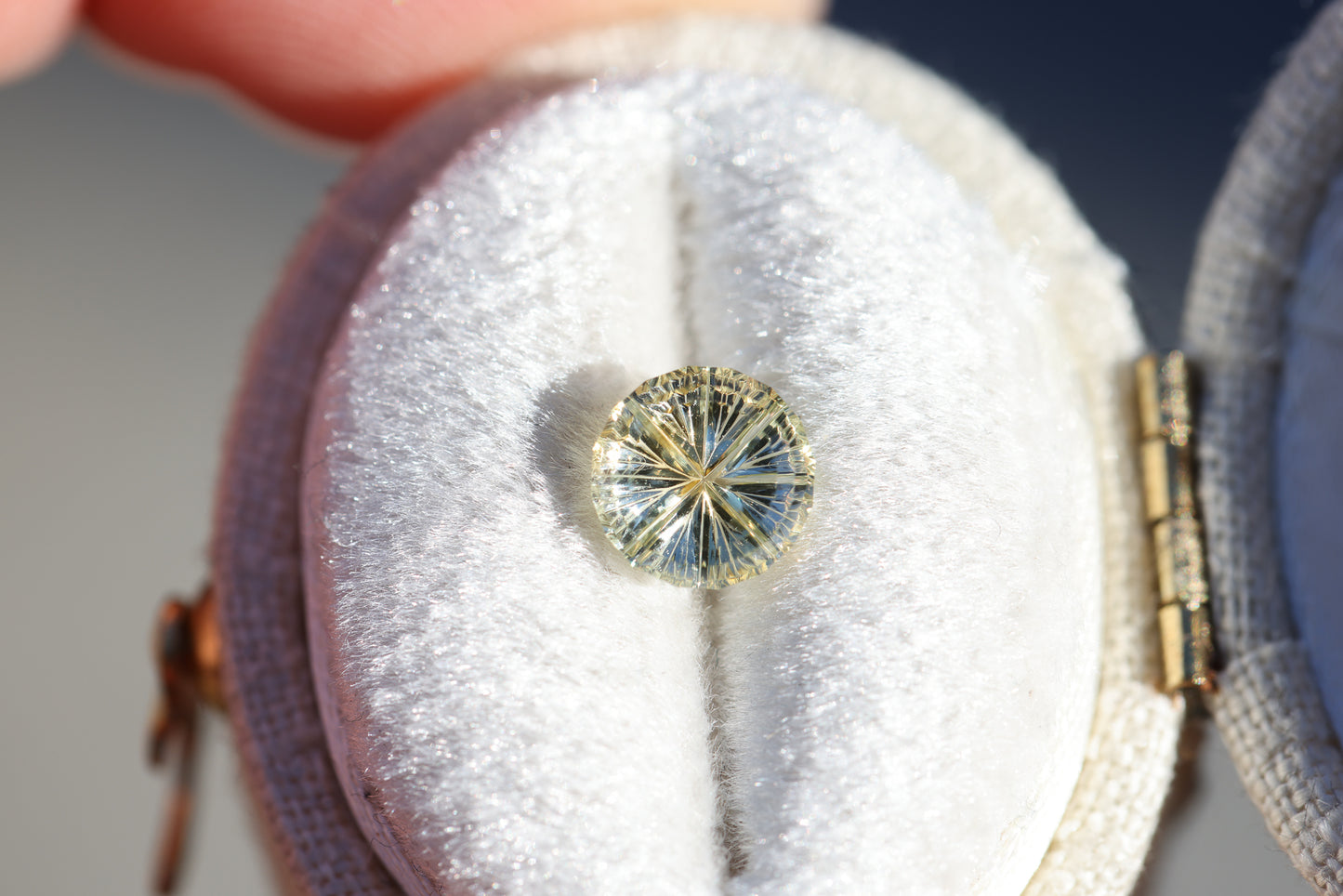 Load image into Gallery viewer, ON HOLD 1.17ct round light yellow sapphire - Starbrite cut by John Dyer
