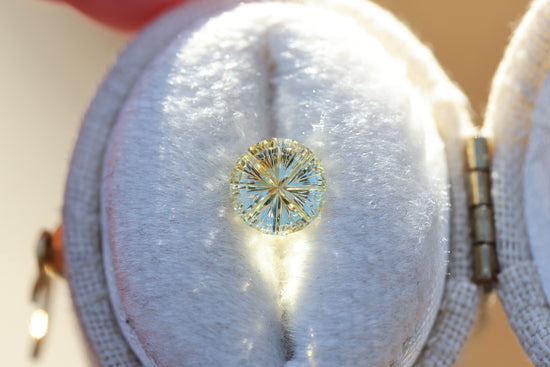 Load image into Gallery viewer, ON HOLD 1.17ct round light yellow sapphire - Starbrite cut by John Dyer
