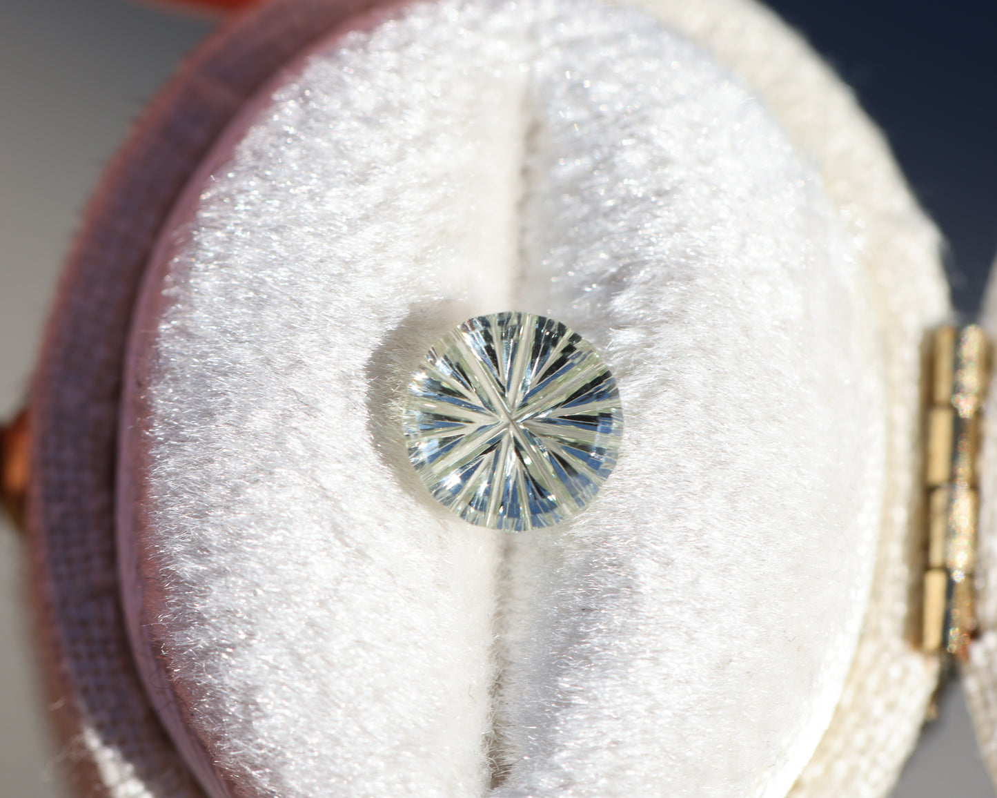 Load image into Gallery viewer, 1.19ct round light yellow green sapphire - Starbrite cut by John Dyer
