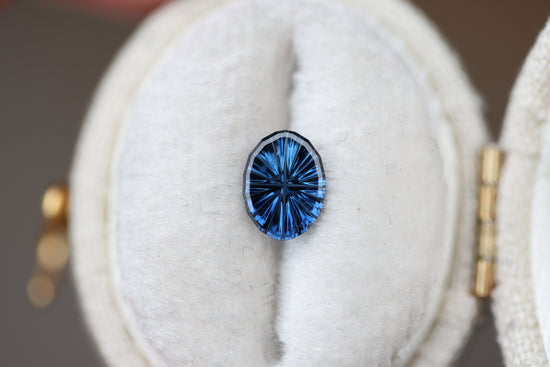 Load image into Gallery viewer, .65ct oval blue sapphire - Starbrite cut by John Dyer
