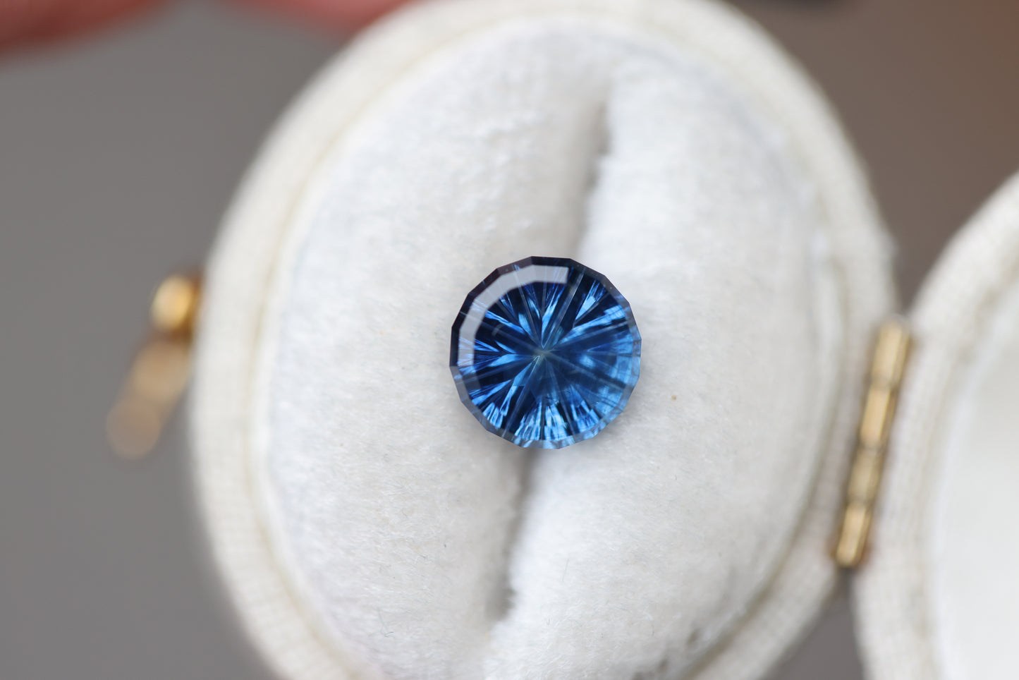 Load image into Gallery viewer, 1.87ct round blue sapphire - Starbrite cut by John Dyer
