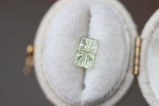 Load image into Gallery viewer, 1.23ct rectangle light green/yellow sapphire - Starbrite cut by John Dyer
