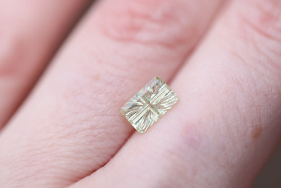 Load image into Gallery viewer, 1.23ct rectangle light green/yellow sapphire - Starbrite cut by John Dyer
