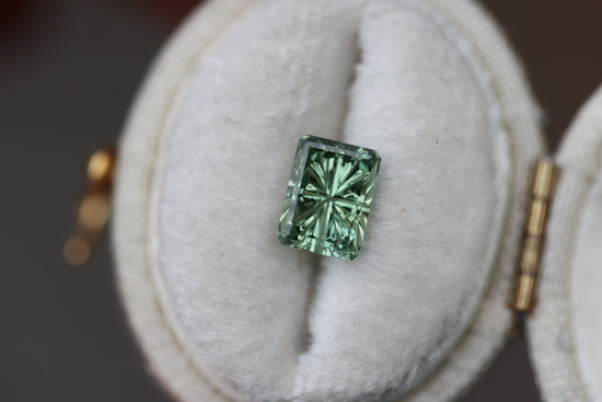 Load image into Gallery viewer, 1.87ct rectangle green sapphire - Starbrite cut by John Dyer
